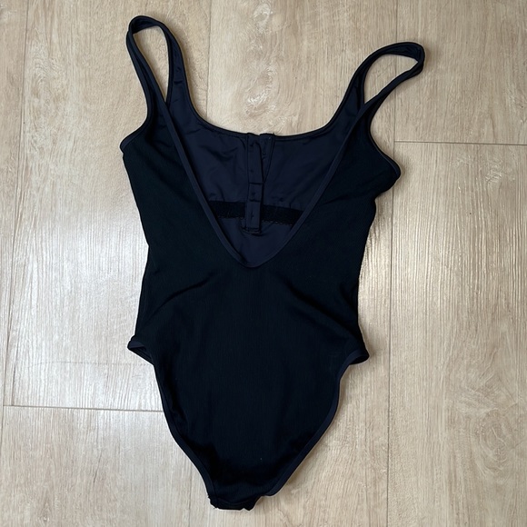 L Space Float On Ribbed One-Piece Swimsuit BLACK SIZE 4 NEW 0643 - Picture 4 of 6